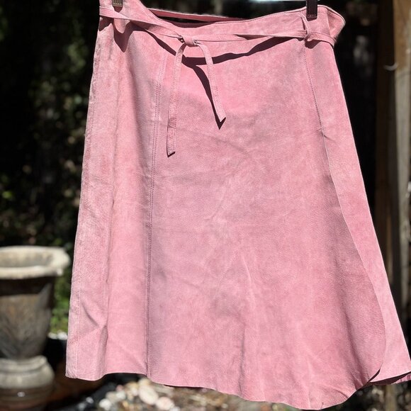 Danier pink suede skirt, Rose Pink mini skirt, midi skirt, vintage 
Leather - Picture 1 of 9